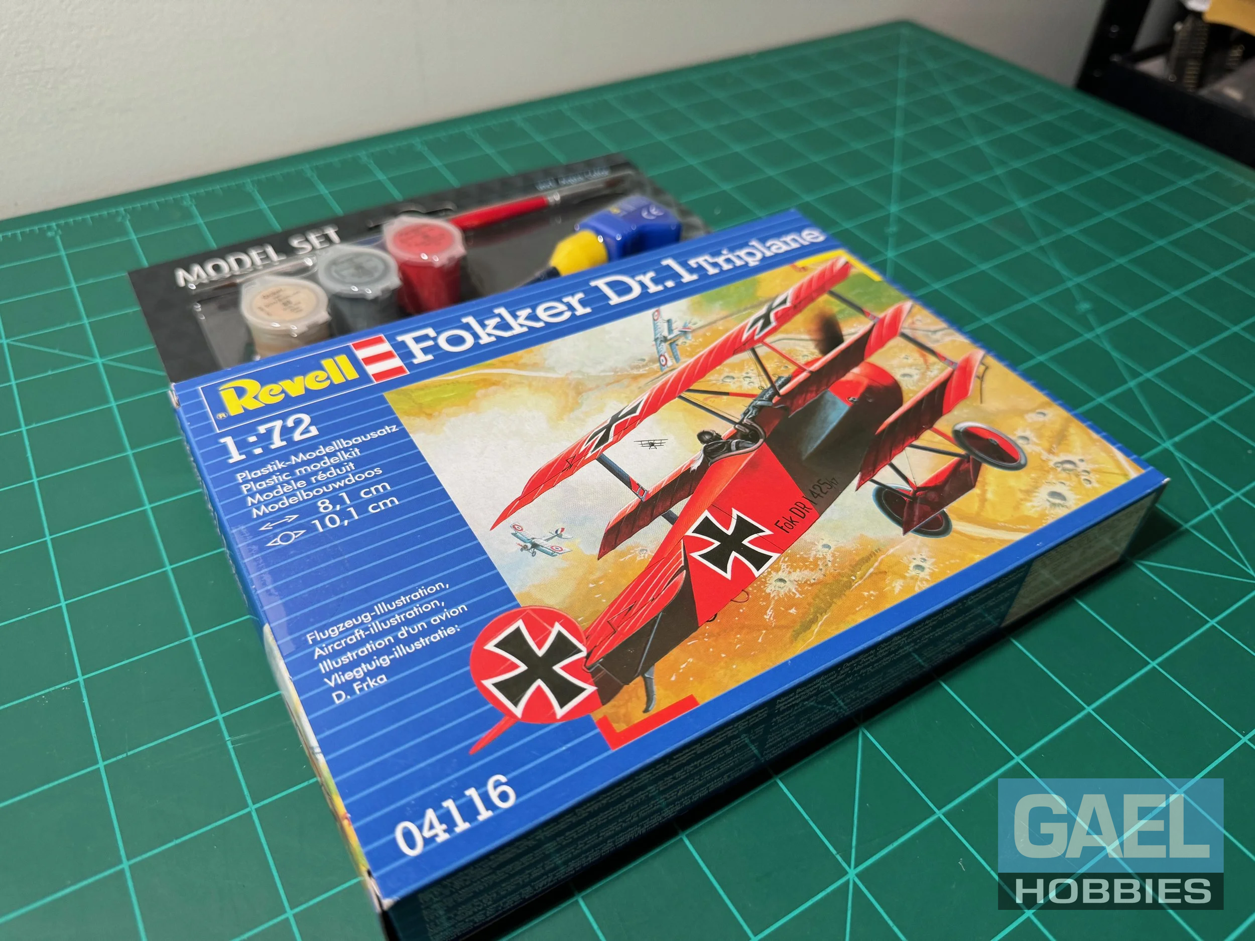 1/72 Revell Fokker Dr.1 Triplane w/ Paint and Glue #04116