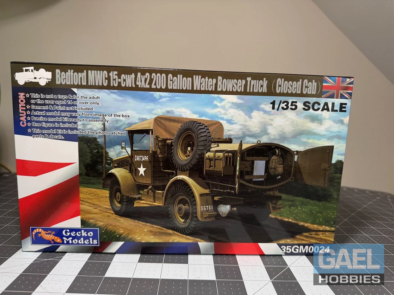 1/35 Gecko Bedford MWC 15-cwt 4x2 200 Gallon Water Bowser Truck (Closed Cab) #35GM0024