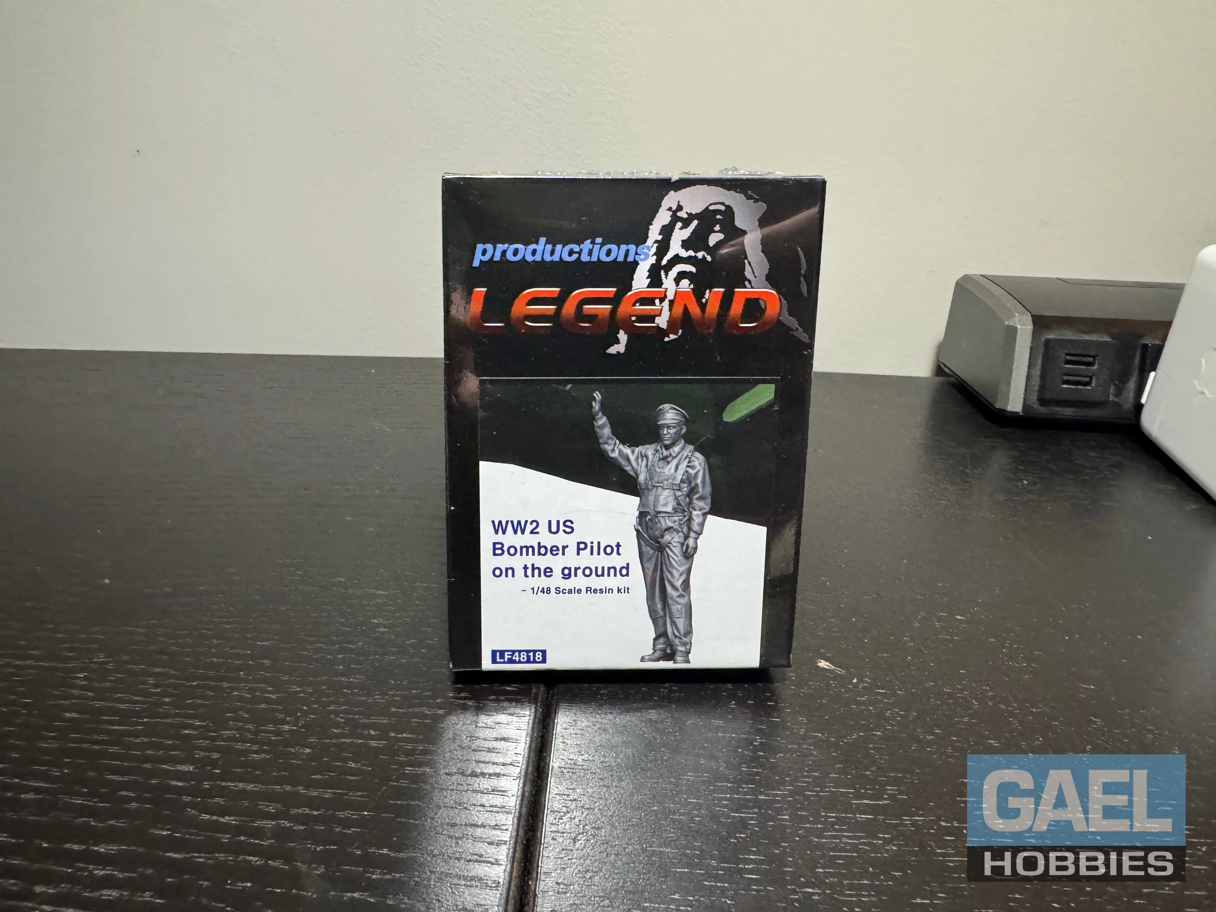 1/48 Legend Production WW2 US Bomber Pilot on the Ground #LF4818