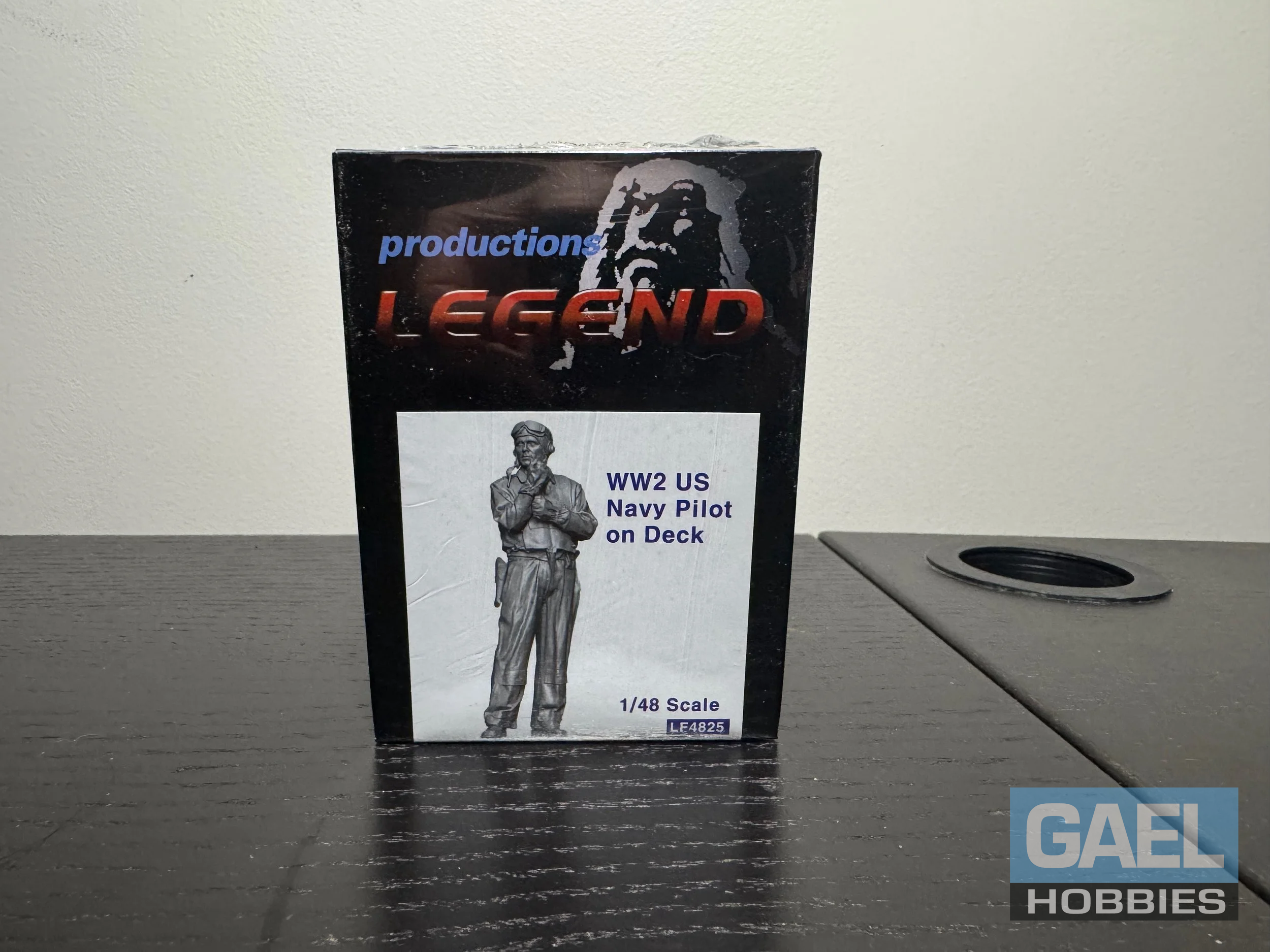 1/48 Legend Production WW2 US Navy Pilot (On Deck) #LF4825